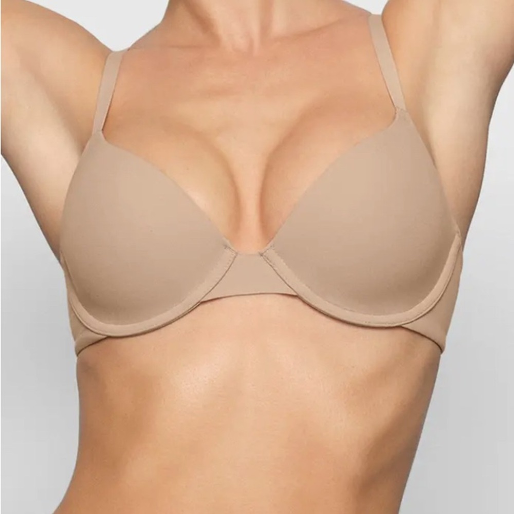 SKIMS Fits Everybody T-Shirt Bra (Nude)